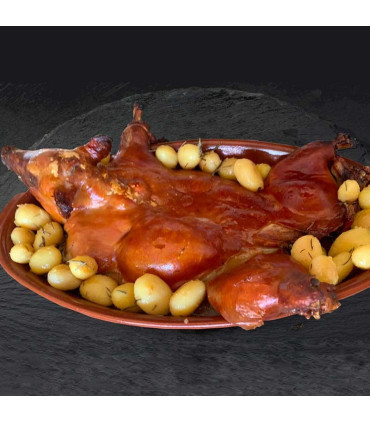 Iberisches Spanferkelconfit im Ganzen