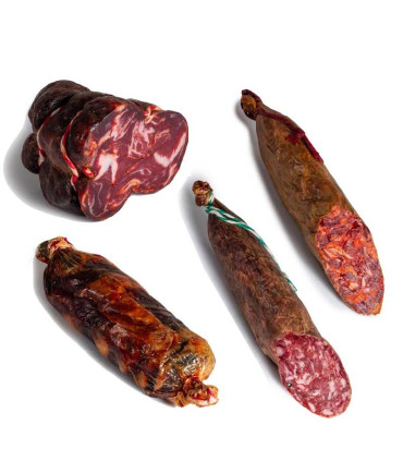 O mulțime de bellota Ibérico cârnați. Huelva. Vârfuri majore